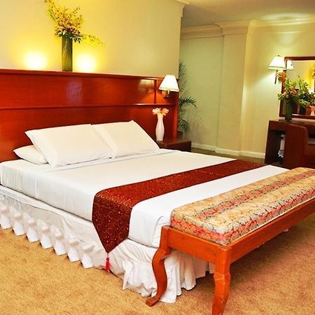 Hotel Grand Men Seng Davao Stadt Exterior foto